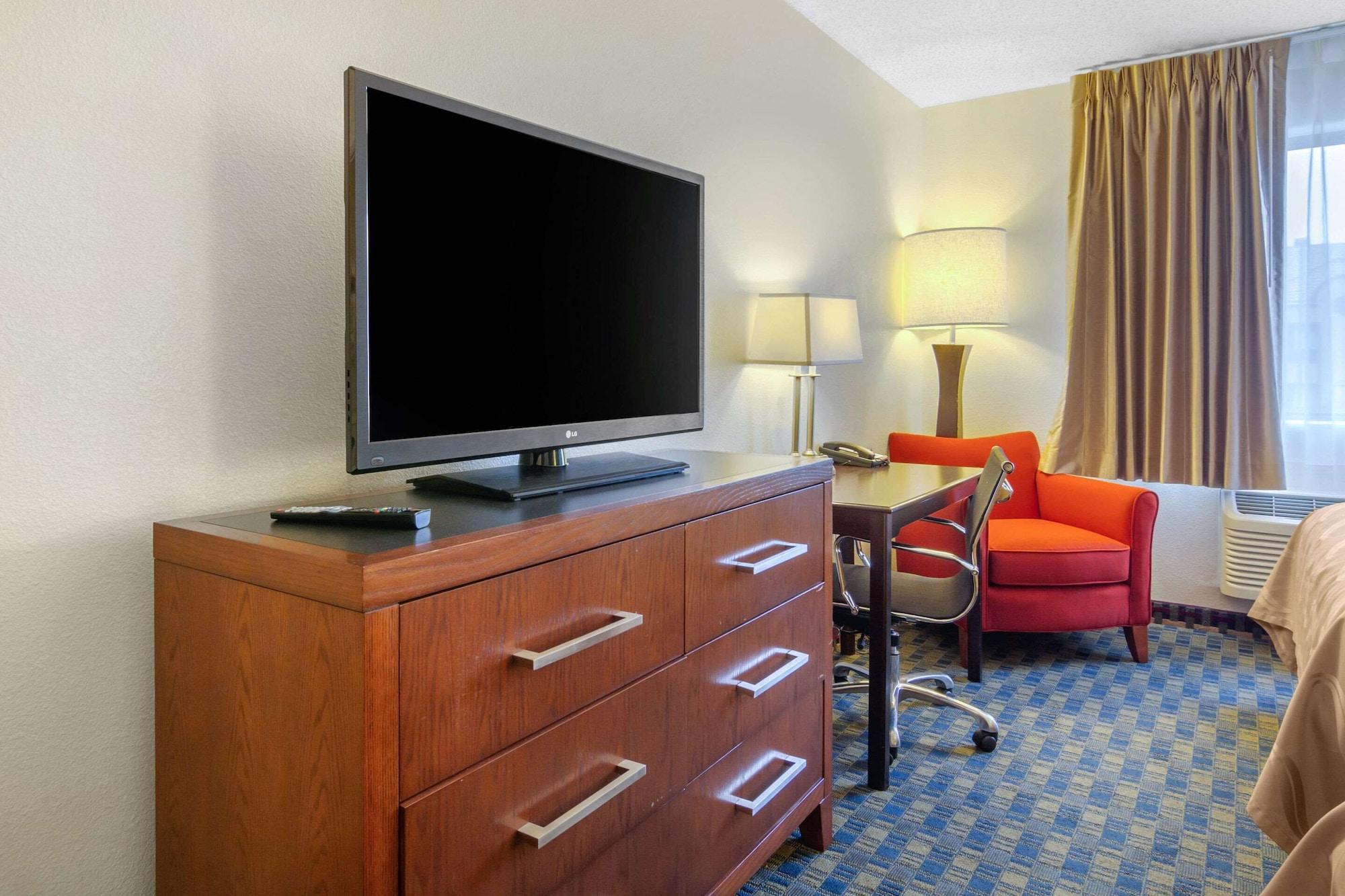 Quality Inn & Suites Lakewood - Denver Southwest Екстер'єр фото